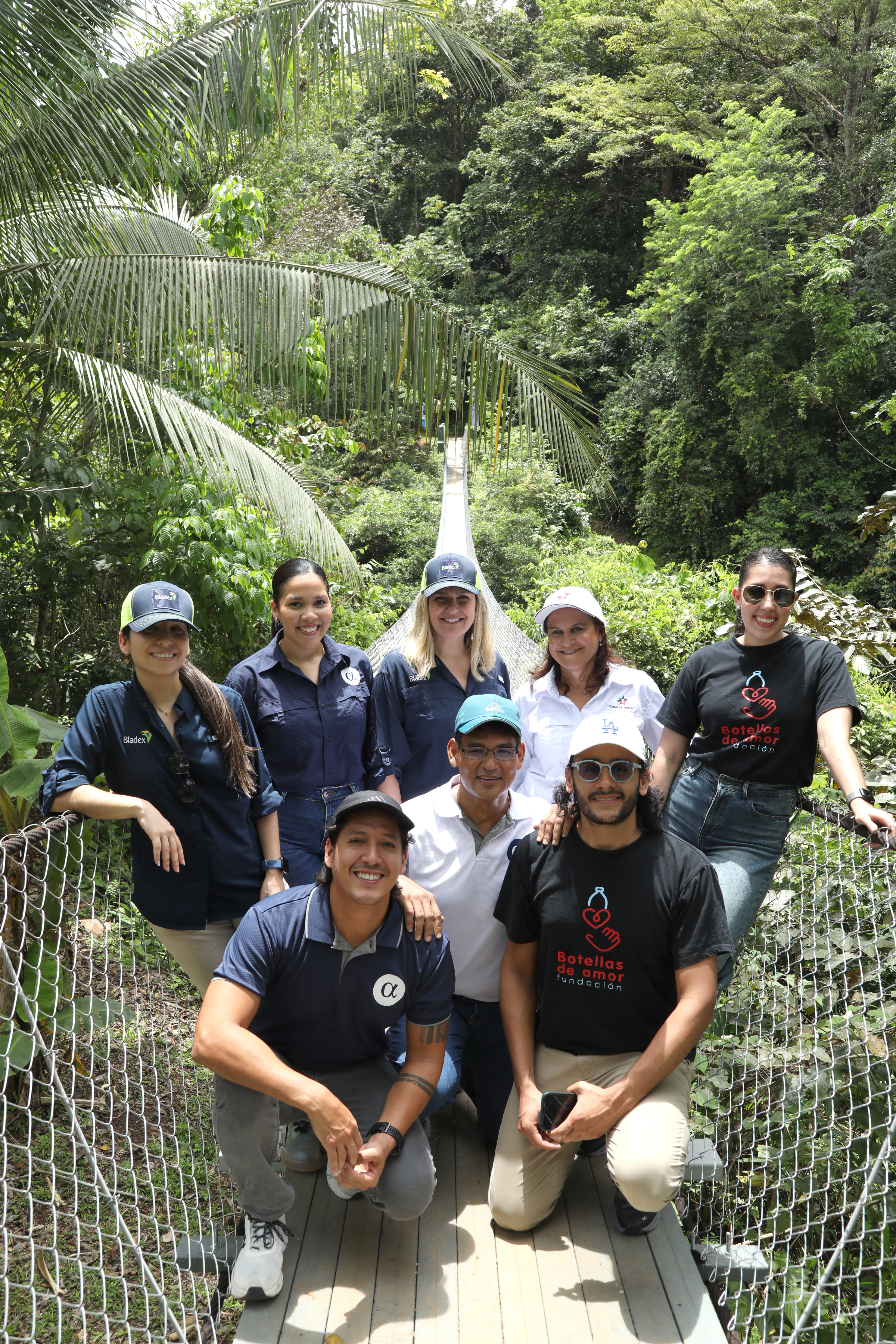 Bladex ACP Botellas de Amor